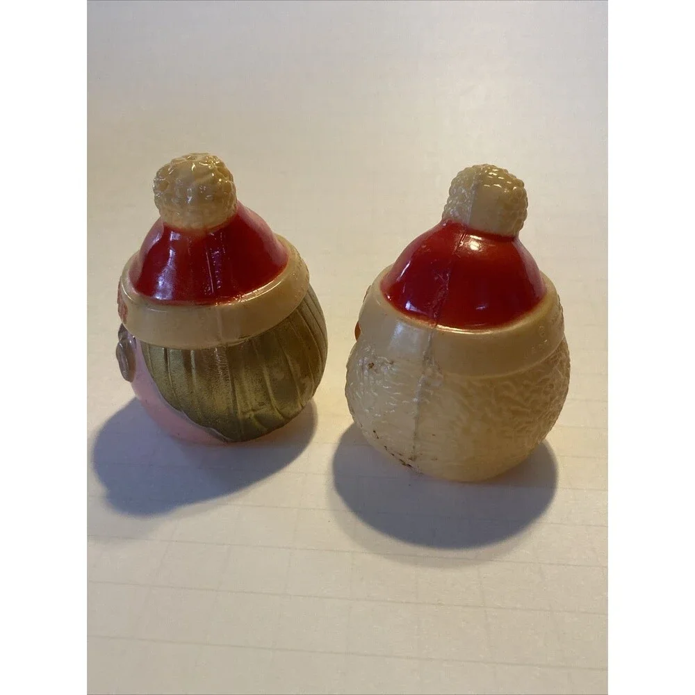 Vintage Plastic Christmas Mrs Claus & Santa Head Face Salt Pepper Shaker Set